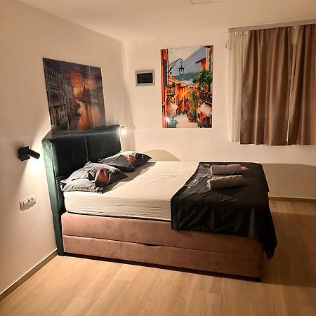 Old City Inn *** Pula Ngoại thất bức ảnh