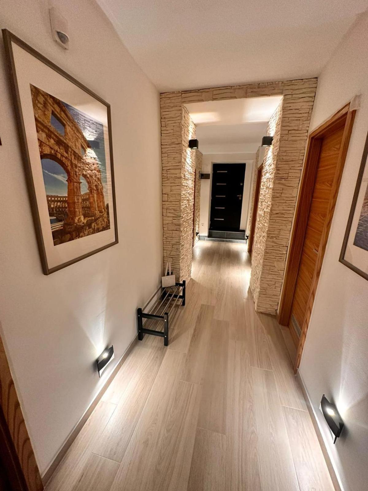 Old City Inn *** Pula Ngoại thất bức ảnh
